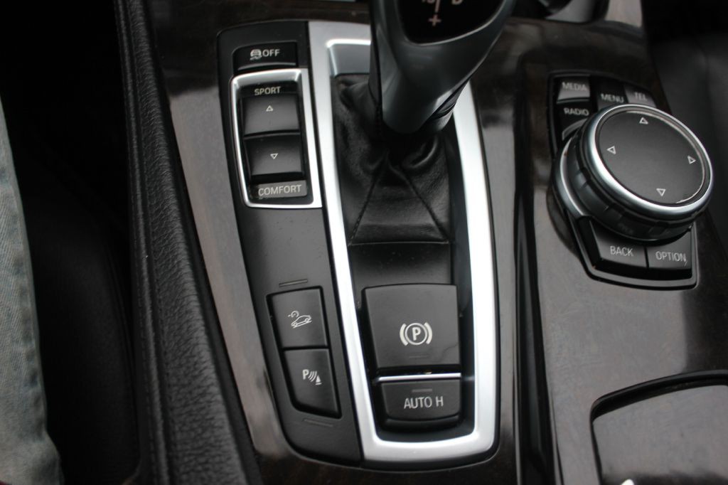 2016 BMW 5 Series Image 24