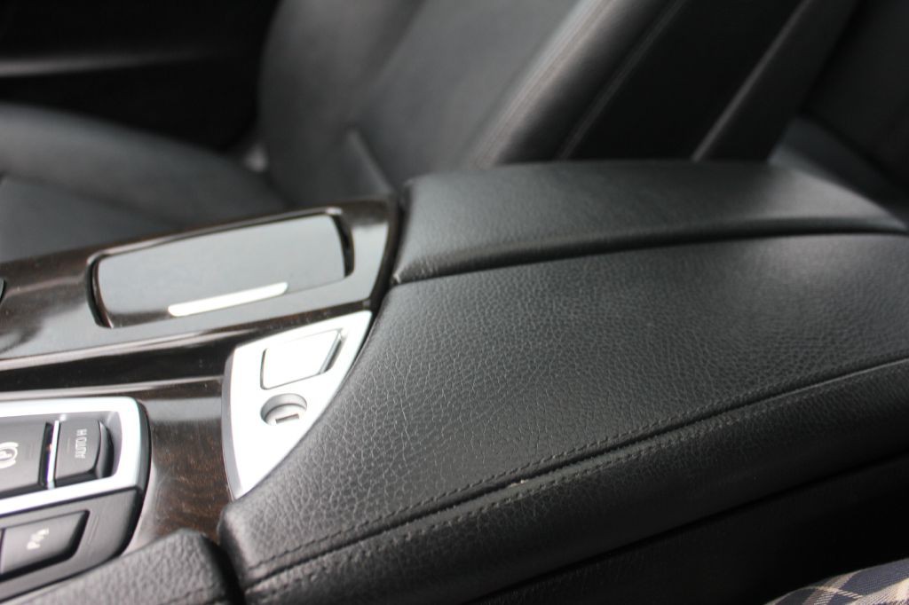 2016 BMW 5 Series Image 25