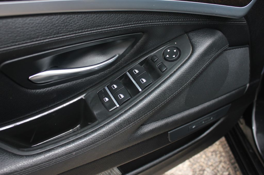 2016 BMW 5 Series Image 31