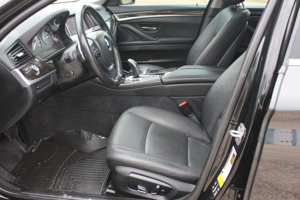 2016 BMW 5 Series Image 32