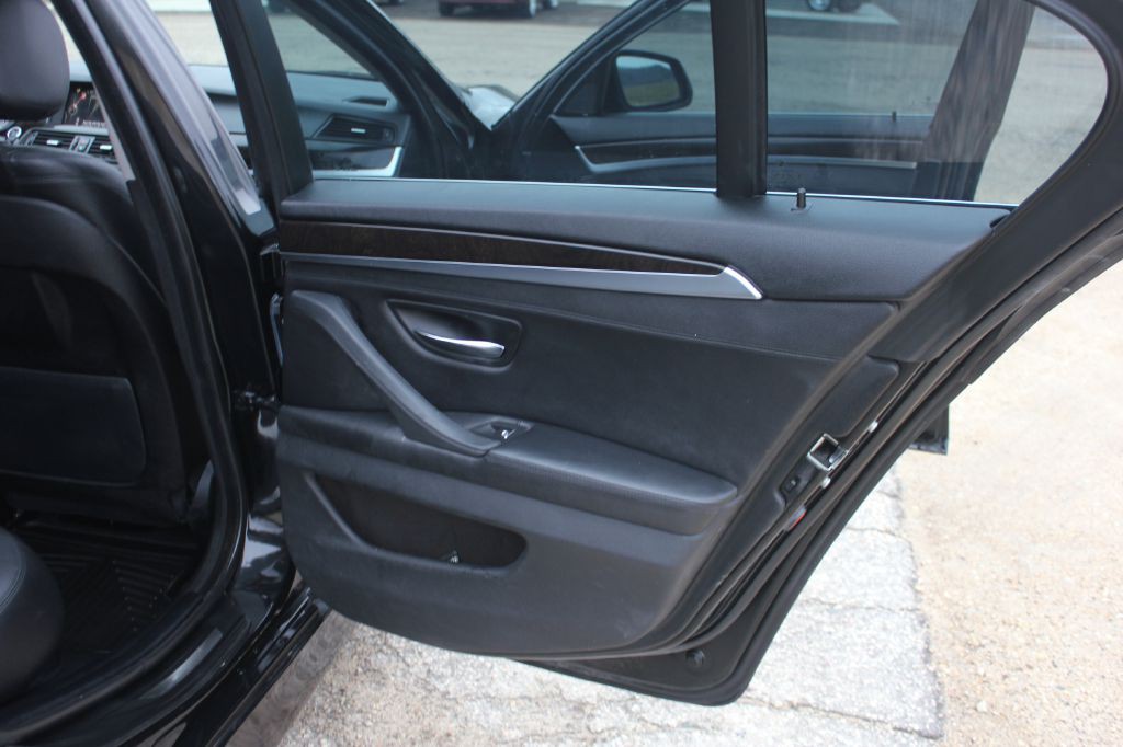 2016 BMW 5 Series Image 38