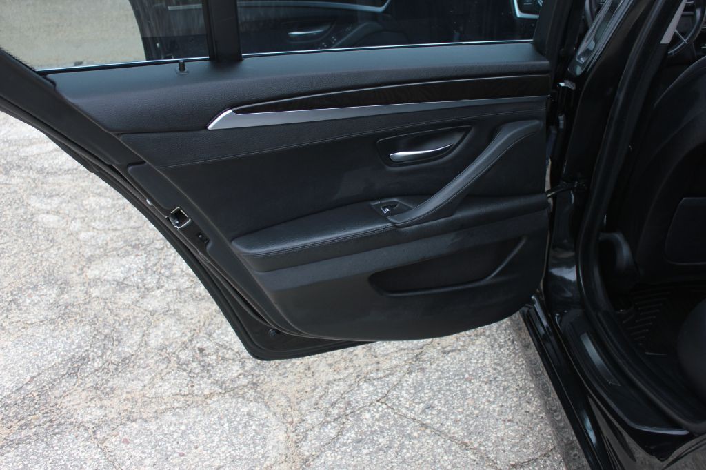 2016 BMW 5 Series Image 41