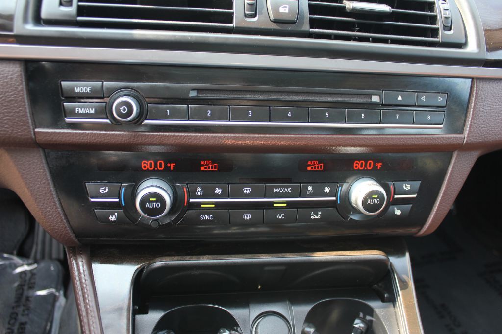 2016 BMW 5 Series Image 19