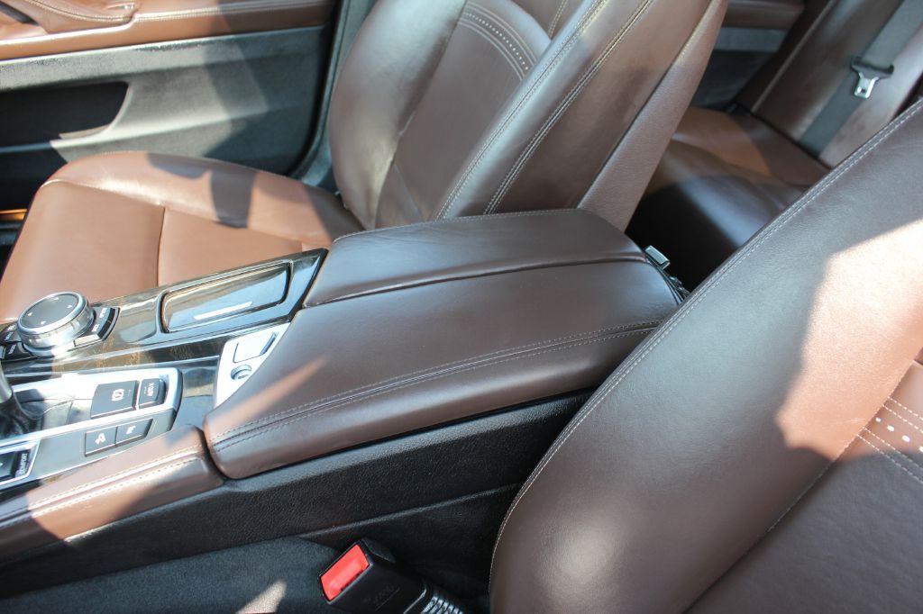 2016 BMW 5 Series Image 24