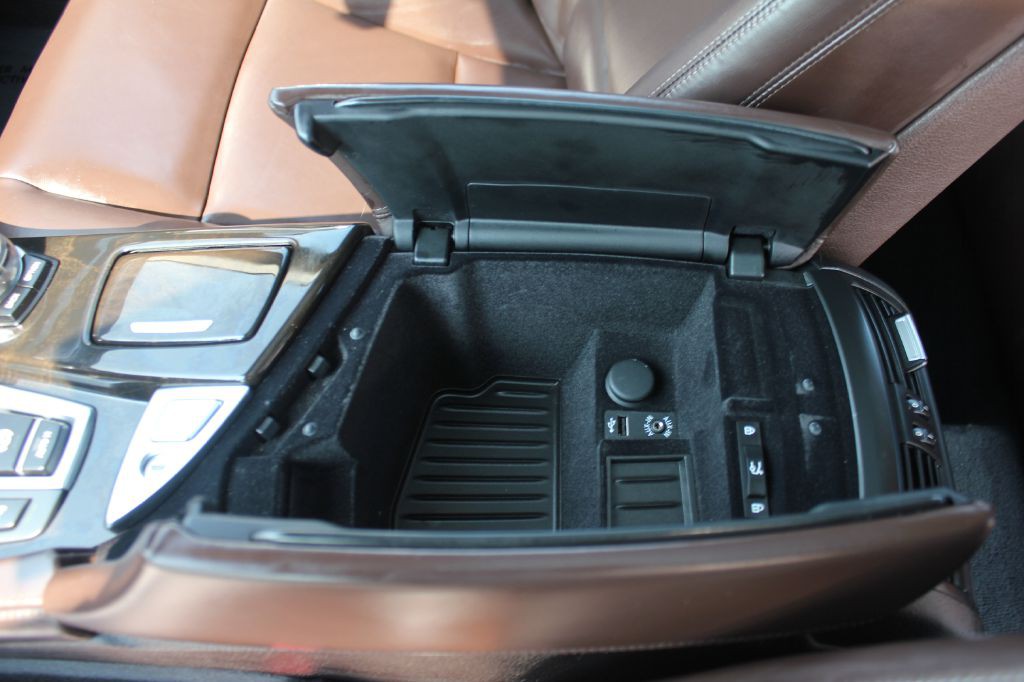 2016 BMW 5 Series Image 25