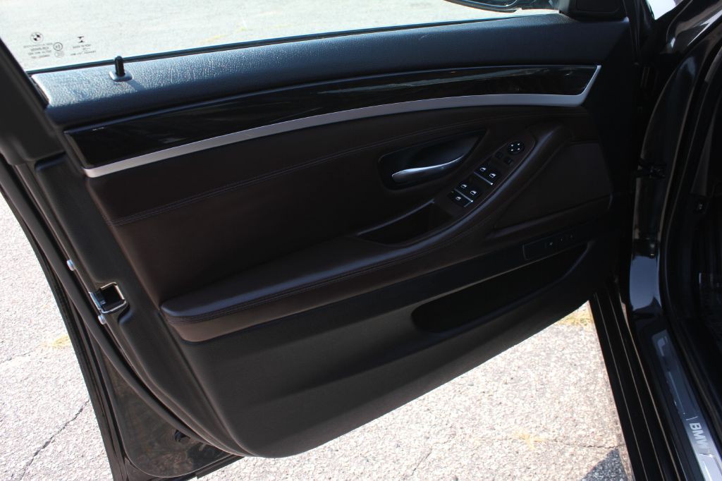 2016 BMW 5 Series Image 26