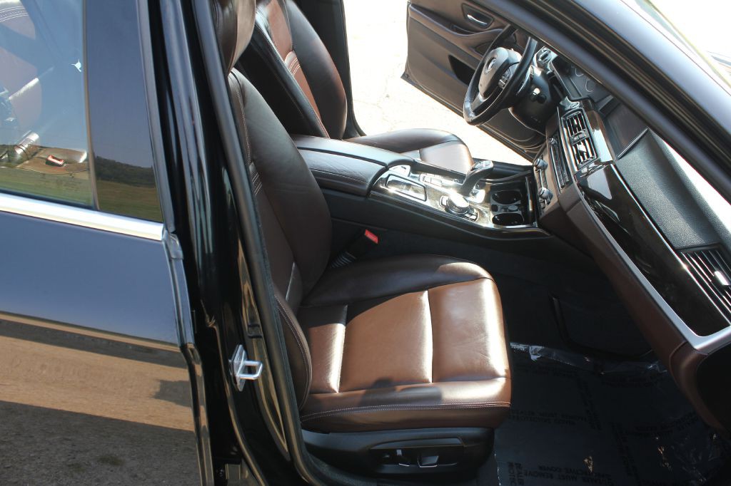 2016 BMW 5 Series Image 32