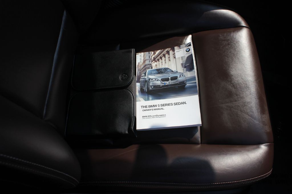 2016 BMW 5 Series Image 35