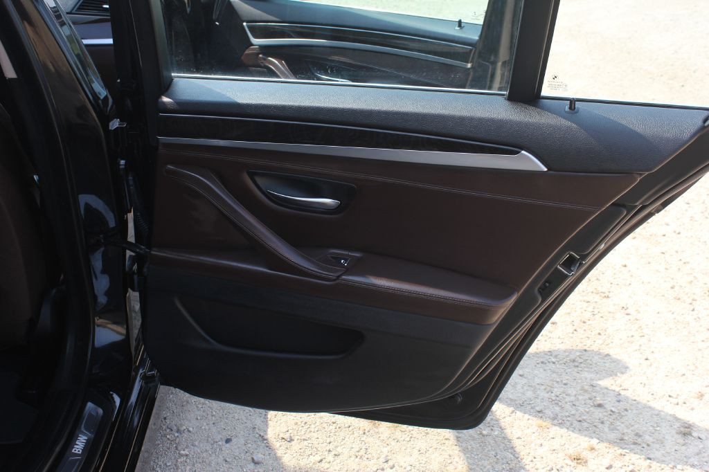 2016 BMW 5 Series Image 36