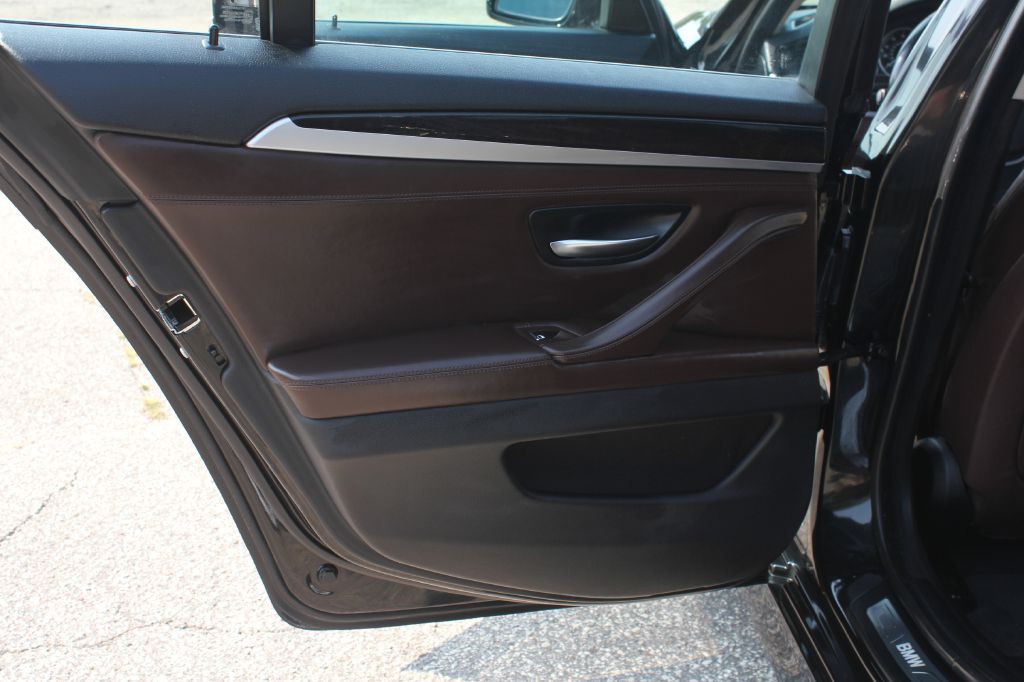 2016 BMW 5 Series Image 38