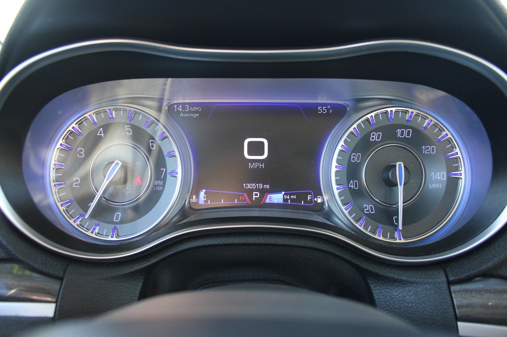 2017 Chrysler 300 Image 12