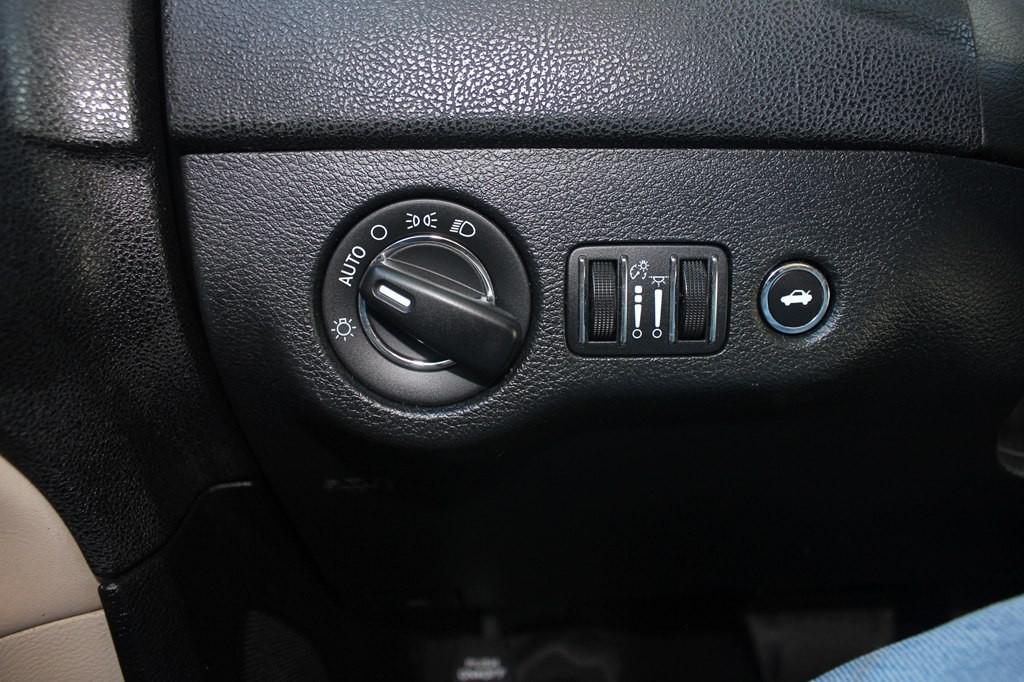 2017 Chrysler 300 Image 15