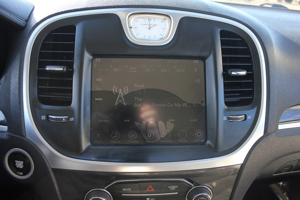 2017 Chrysler 300 Image 16