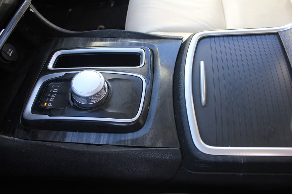 2017 Chrysler 300 Image 19