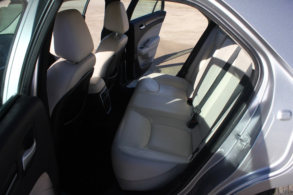 2017 Chrysler 300 Image 37