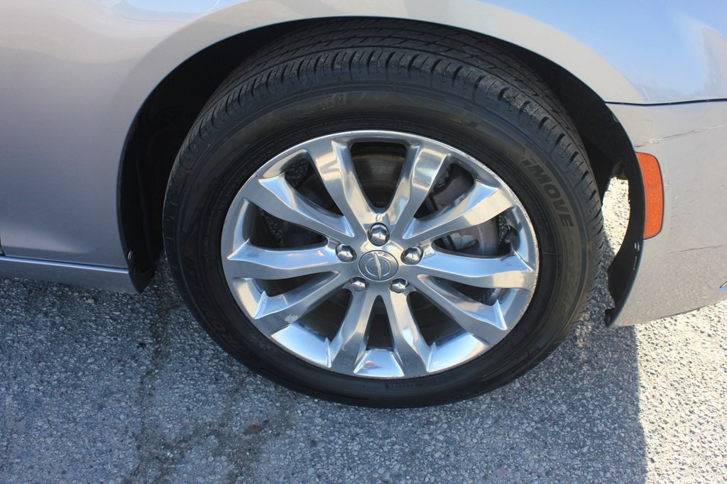 2017 Chrysler 300 Image 50