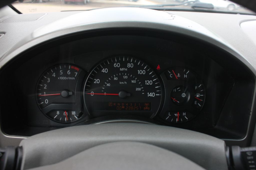 2004 Nissan Armada Image 12