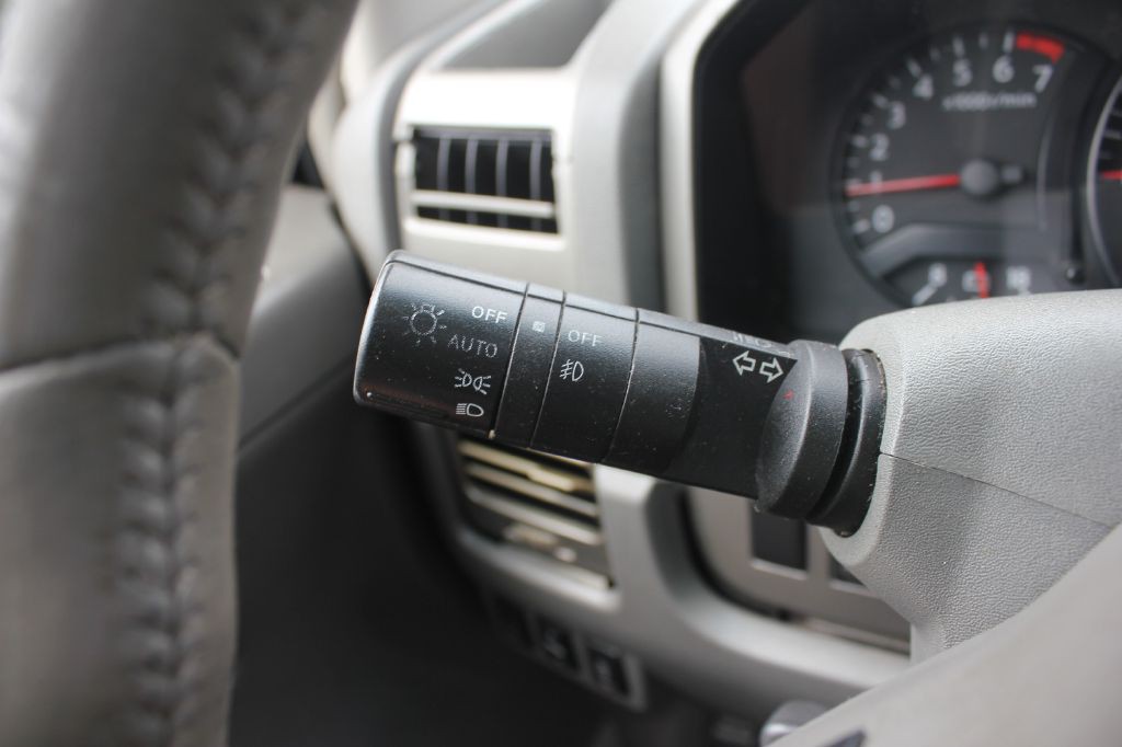 2004 Nissan Armada Image 15