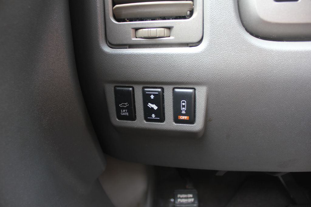 2004 Nissan Armada Image 17