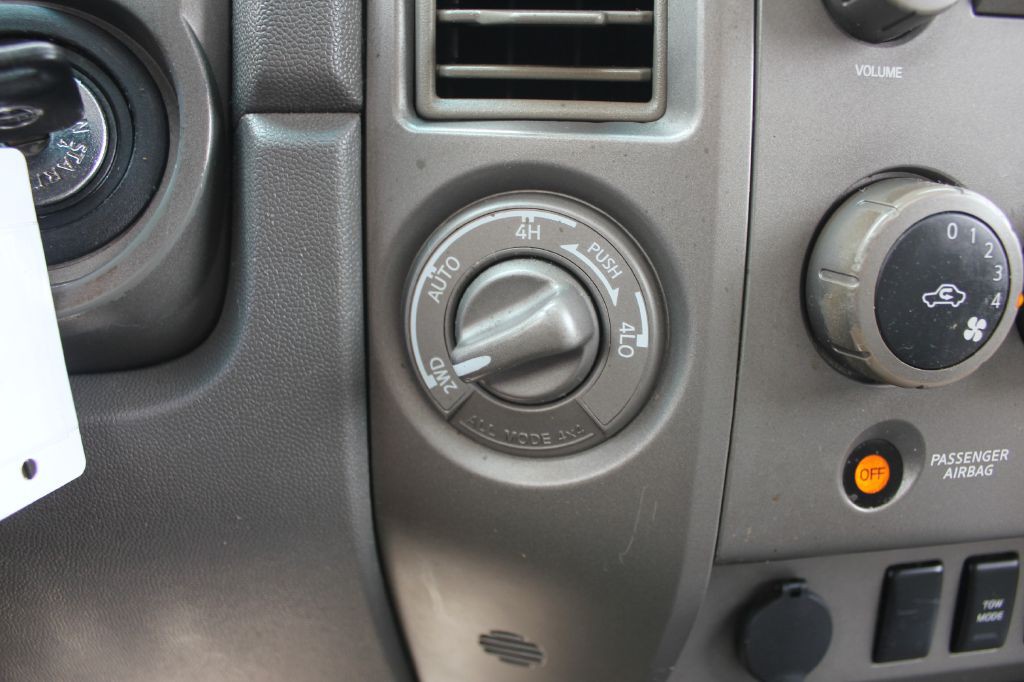 2004 Nissan Armada Image 19