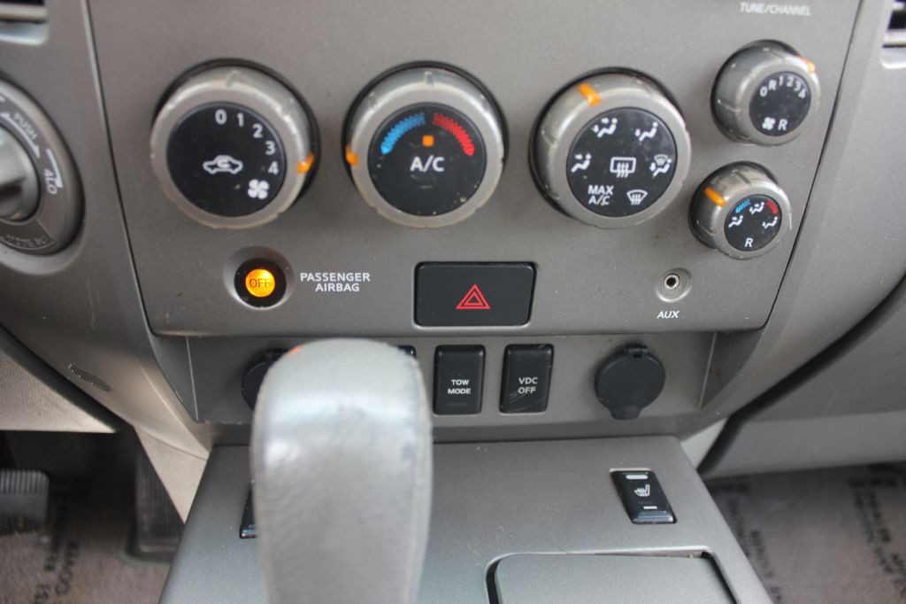 2004 Nissan Armada Image 20