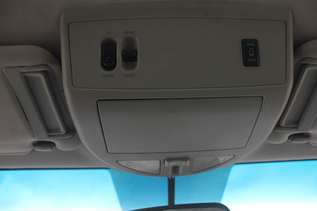 2004 Nissan Armada Image 23
