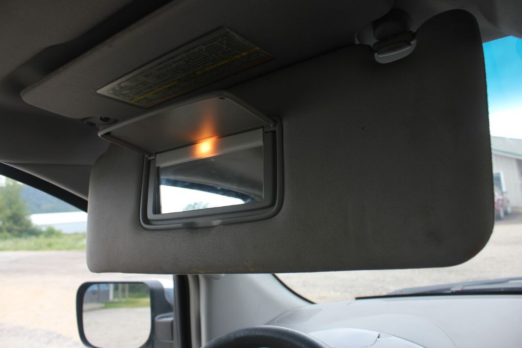2004 Nissan Armada Image 25