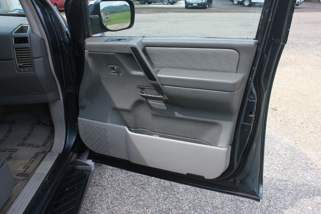 2004 Nissan Armada Image 31