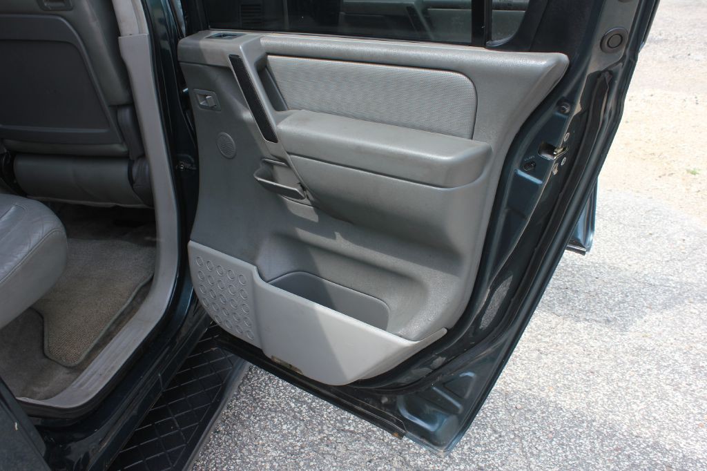 2004 Nissan Armada Image 35