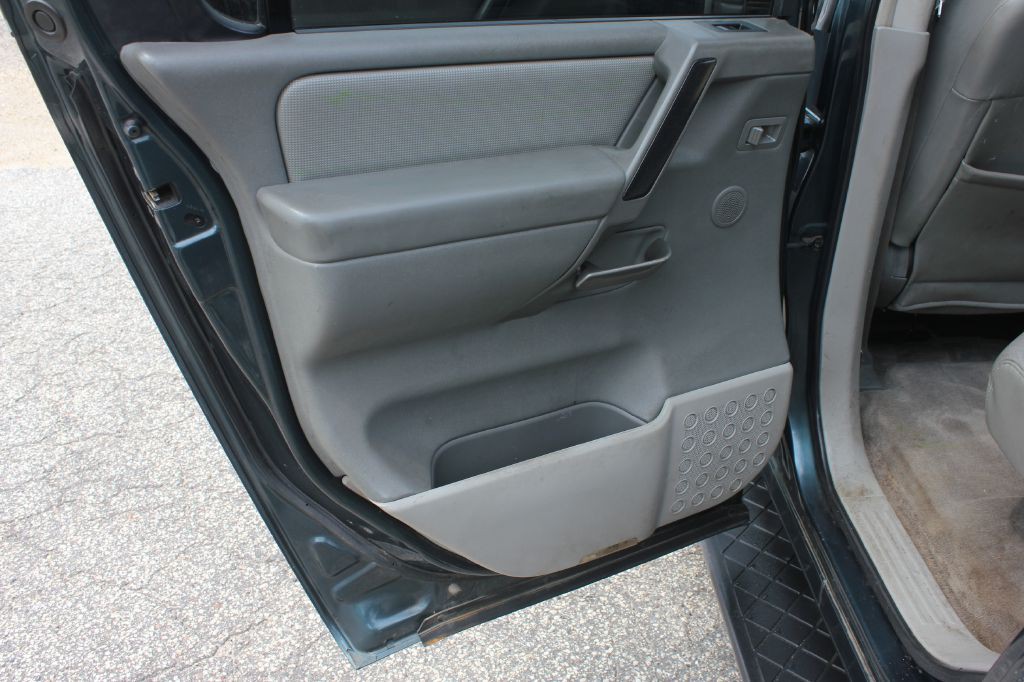 2004 Nissan Armada Image 38