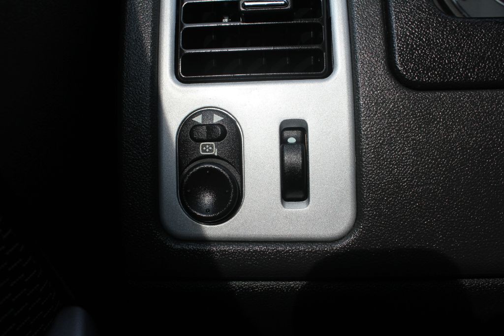 2007 Pontiac Torrent Image 16