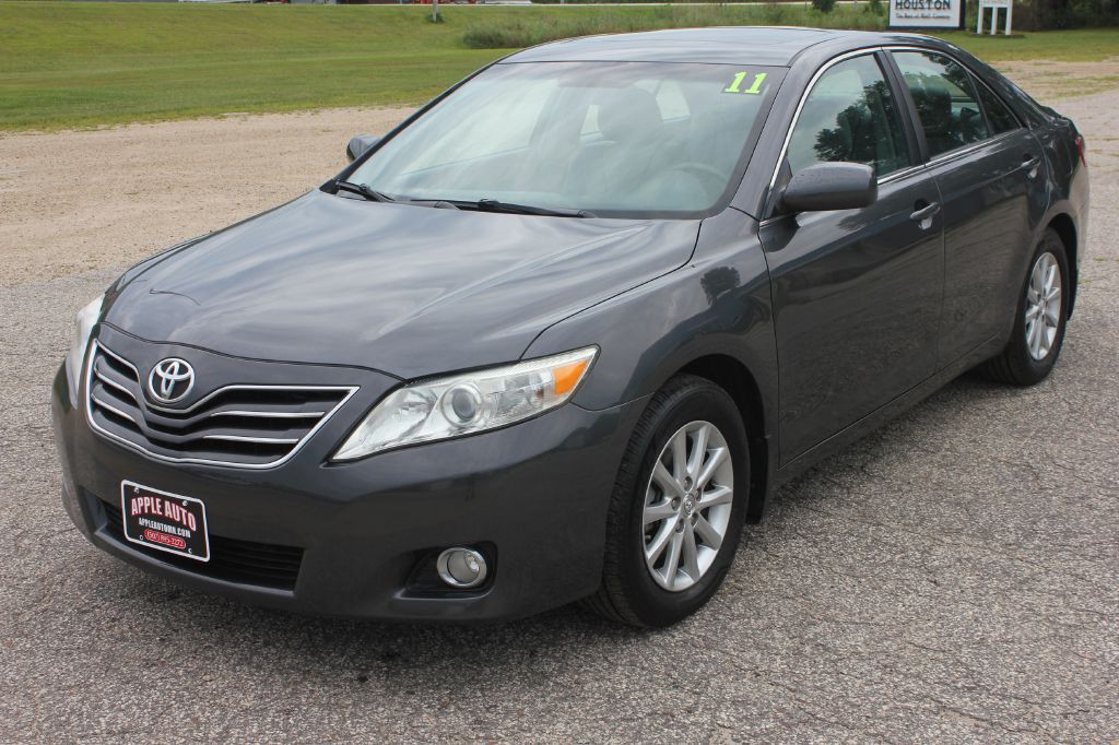 2011 Toyota Camry Image 2