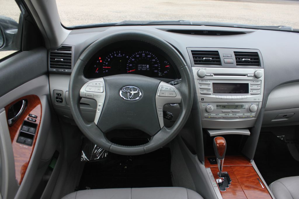 2011 Toyota Camry Image 10