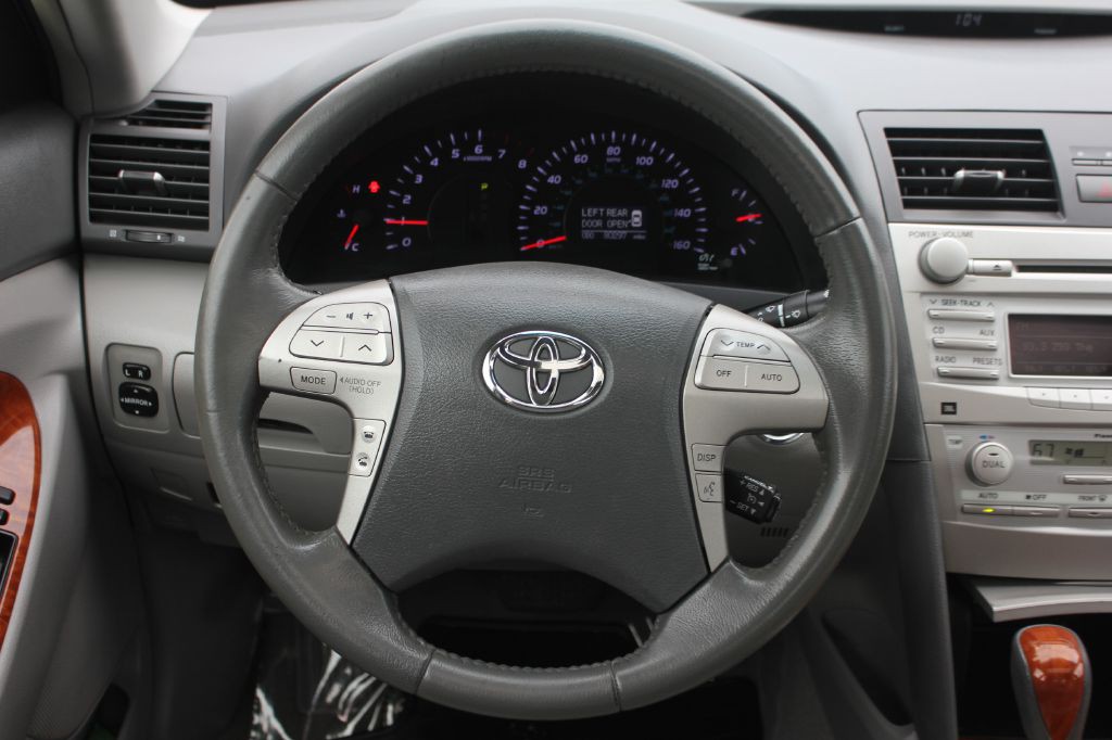 2011 Toyota Camry Image 11