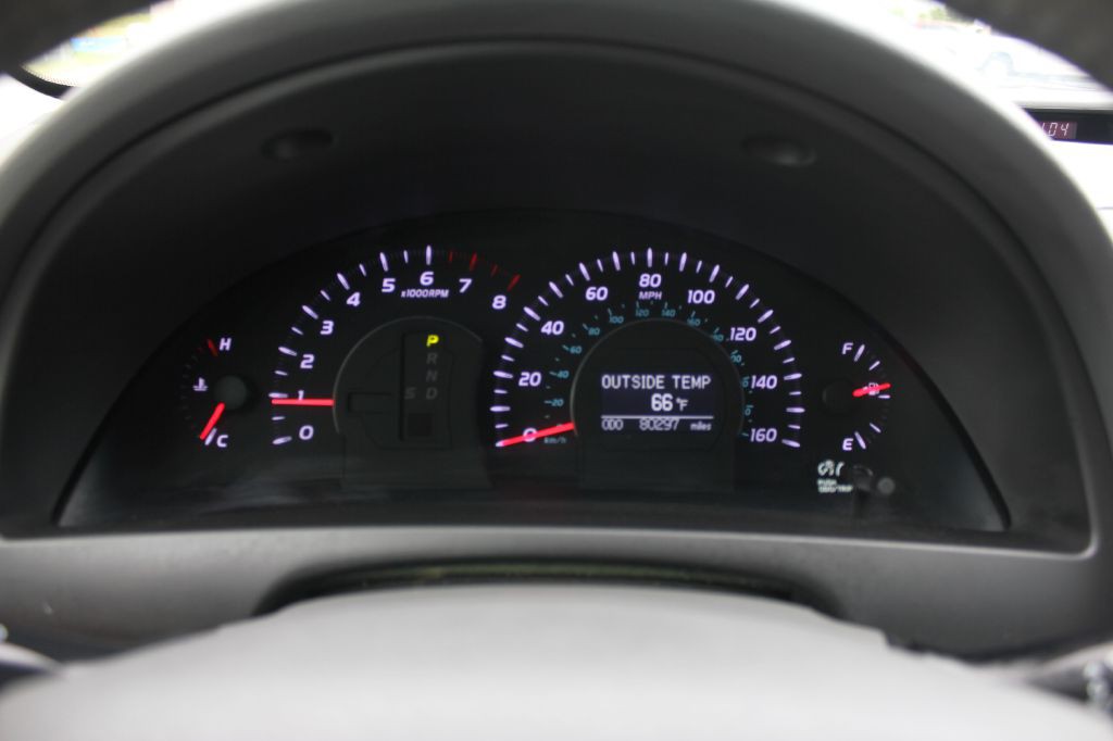 2011 Toyota Camry Image 12