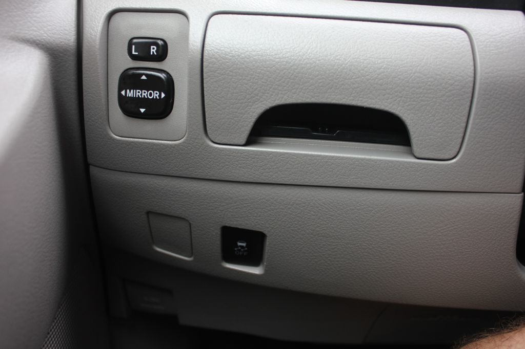 2011 Toyota Camry Image 18