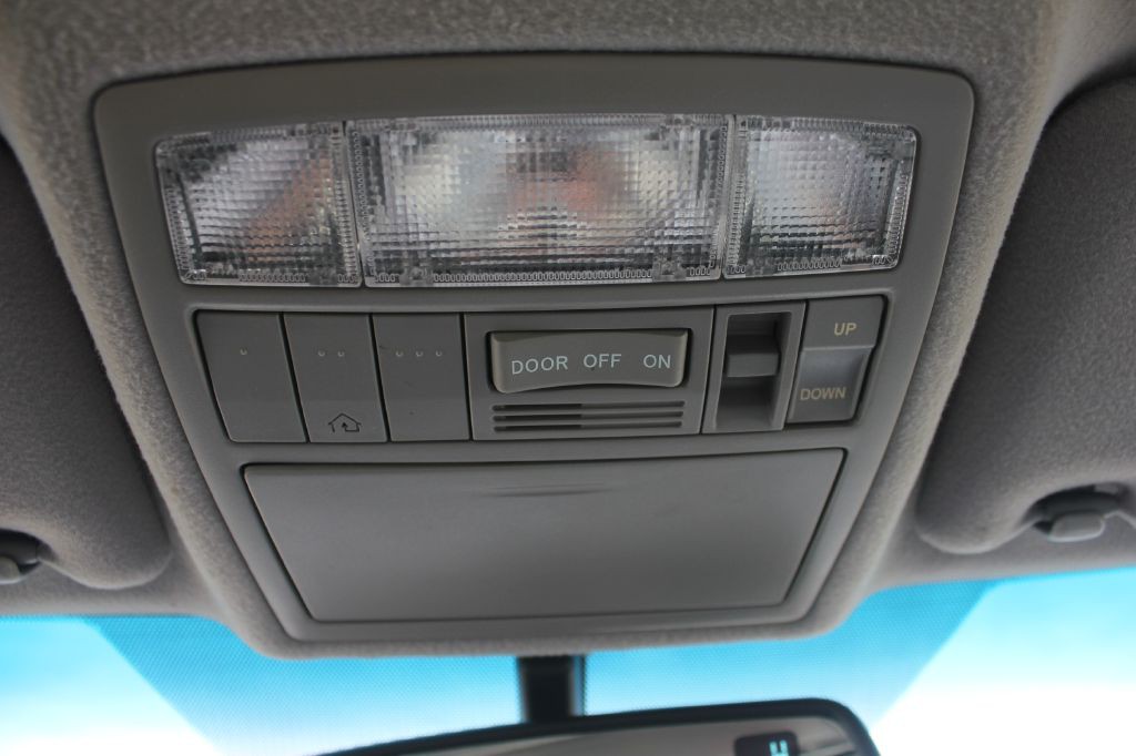 2011 Toyota Camry Image 25