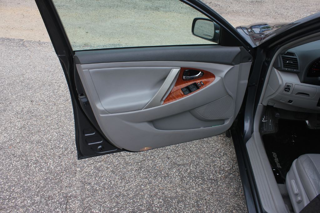 2011 Toyota Camry Image 29