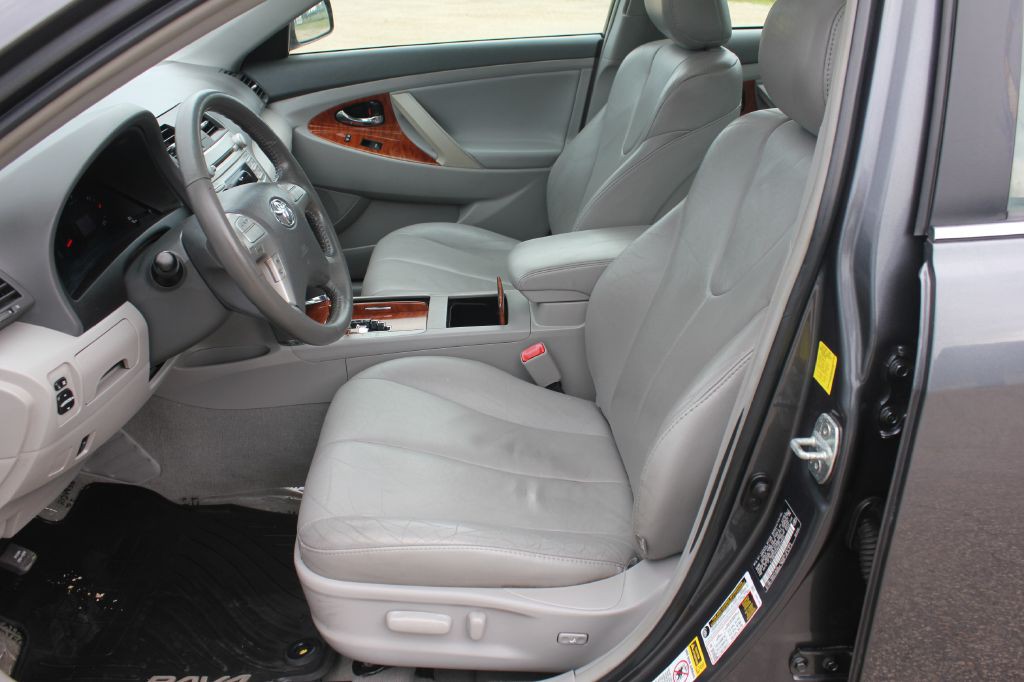 2011 Toyota Camry Image 30