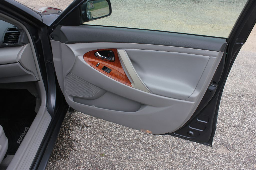 2011 Toyota Camry Image 32