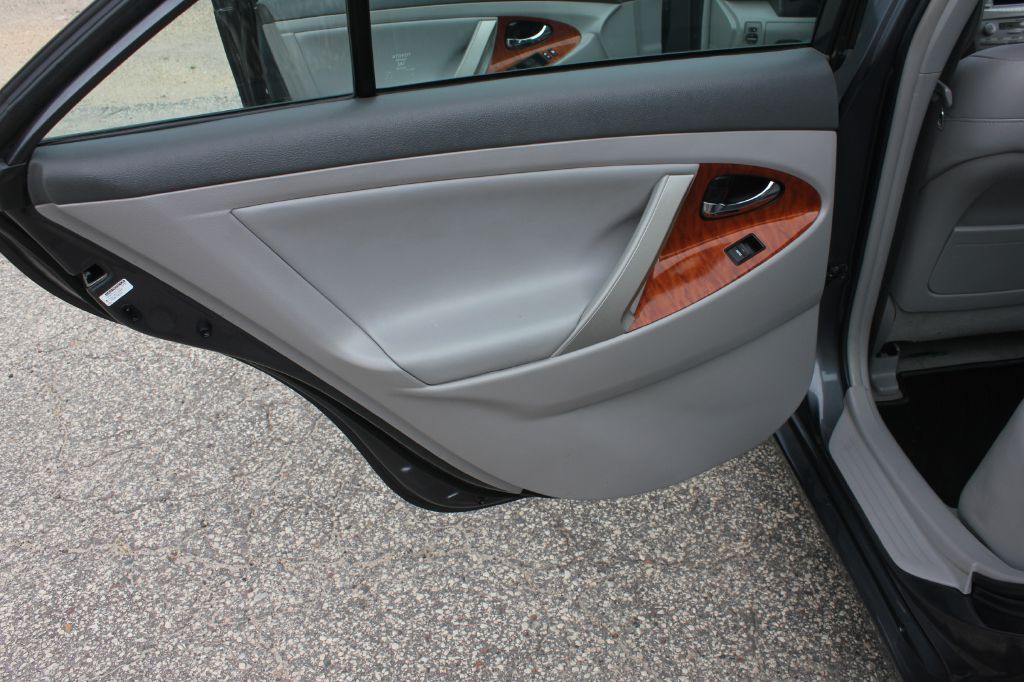 2011 Toyota Camry Image 38