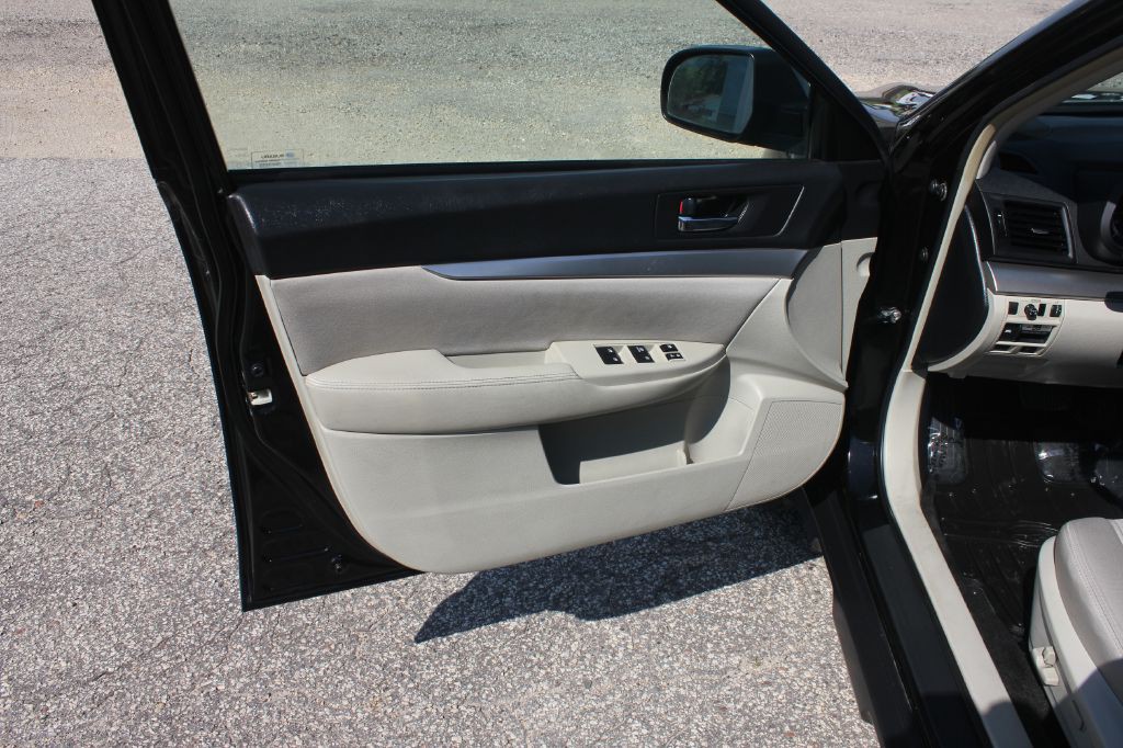 2014 Subaru Outback Image 29