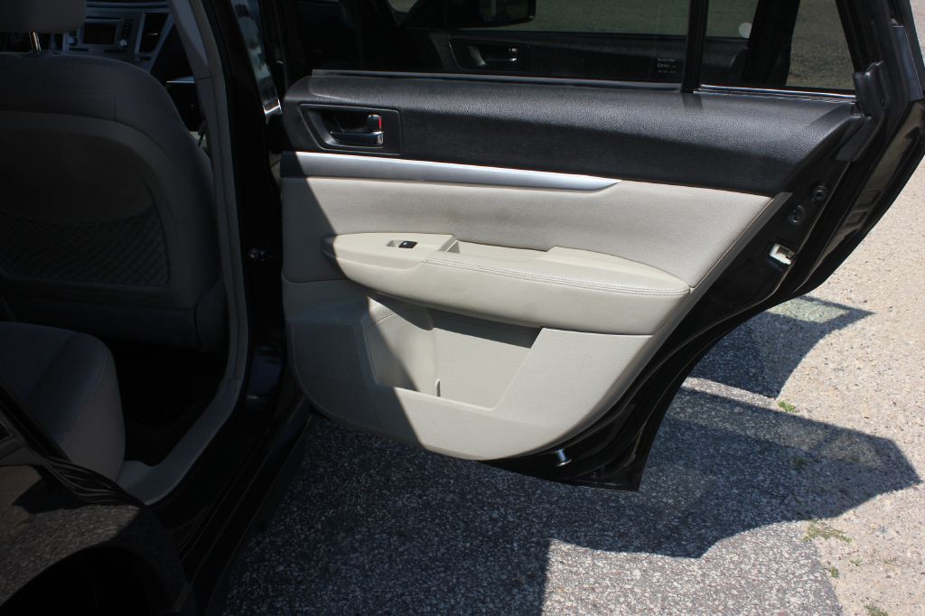 2014 Subaru Outback Image 37