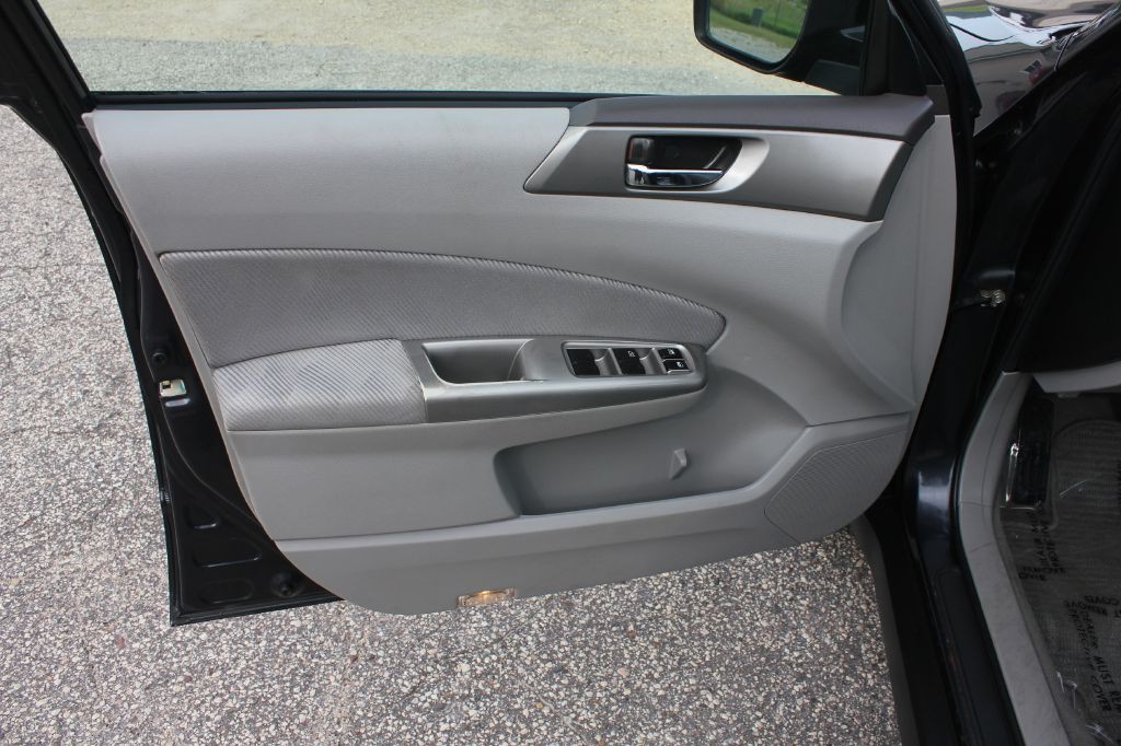 2010 Subaru Forester Image 30