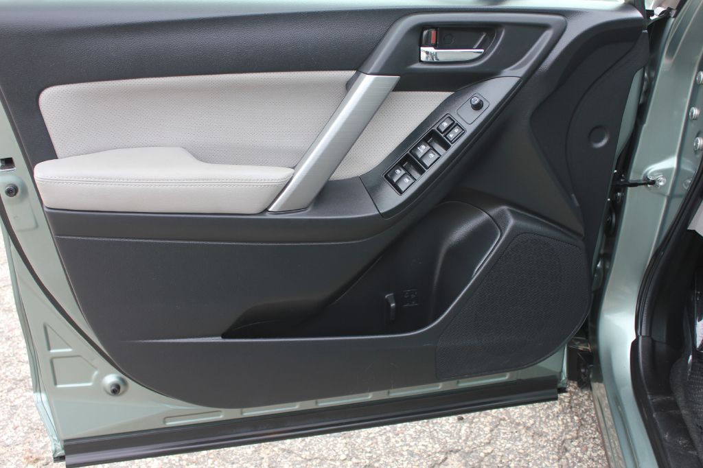 2015 Subaru Forester Image 30