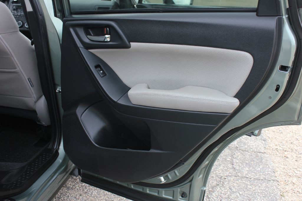 2015 Subaru Forester Image 38