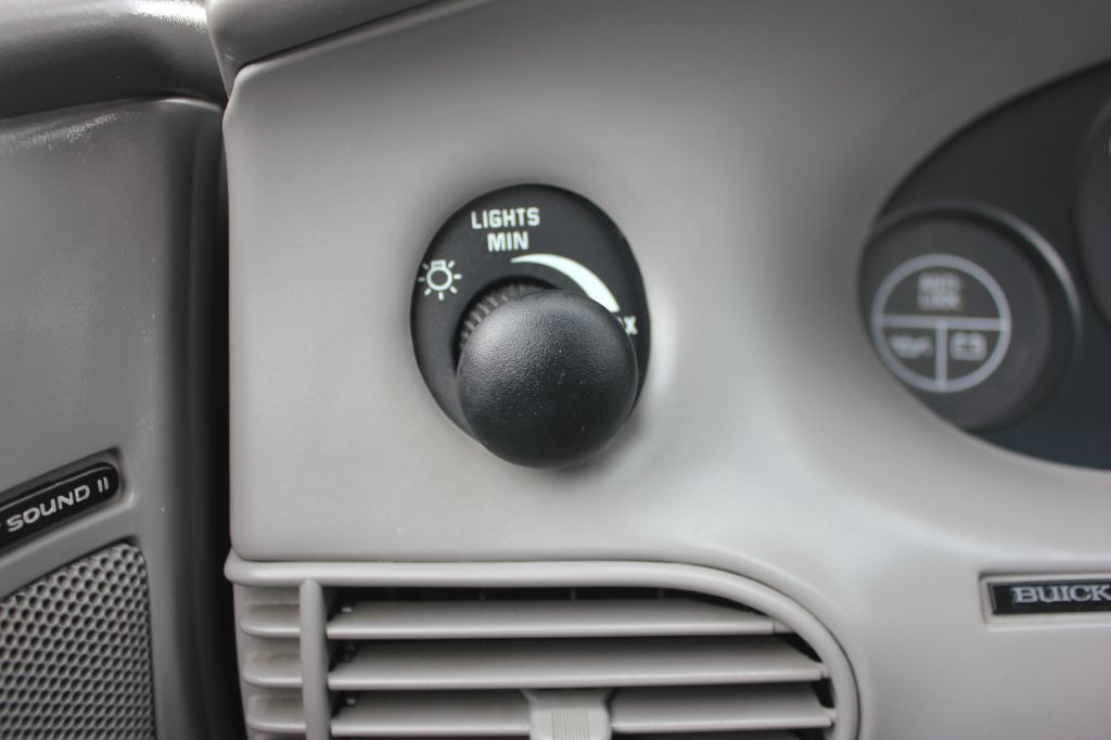 2000 Buick Century Image 16