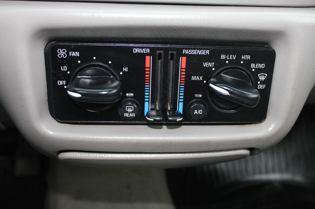 2000 Buick Century Image 18