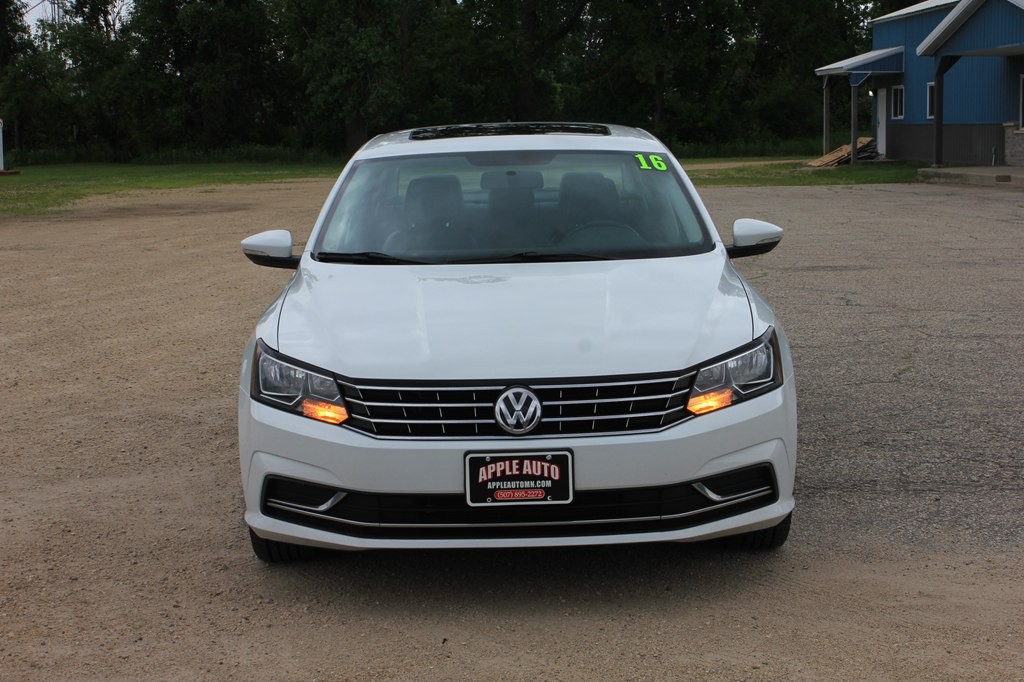 2016 Volkswagen Passat Image 3