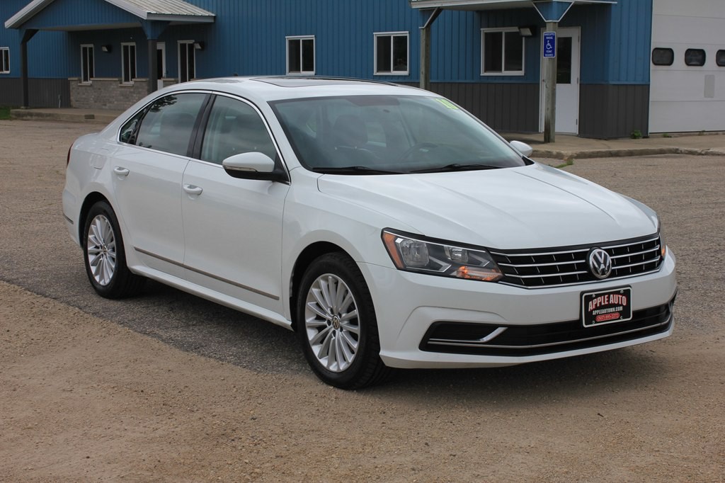 2016 Volkswagen Passat Image 4